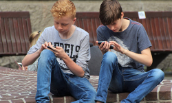 “Smartphones? We kunnen jongeren er maar beter vroeg mee leren omgaan.”